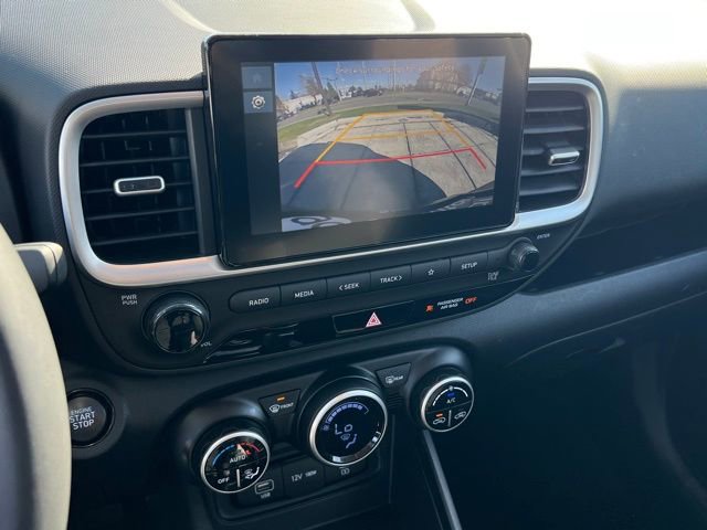 Certified 2025 Hyundai Venue SEL image 24