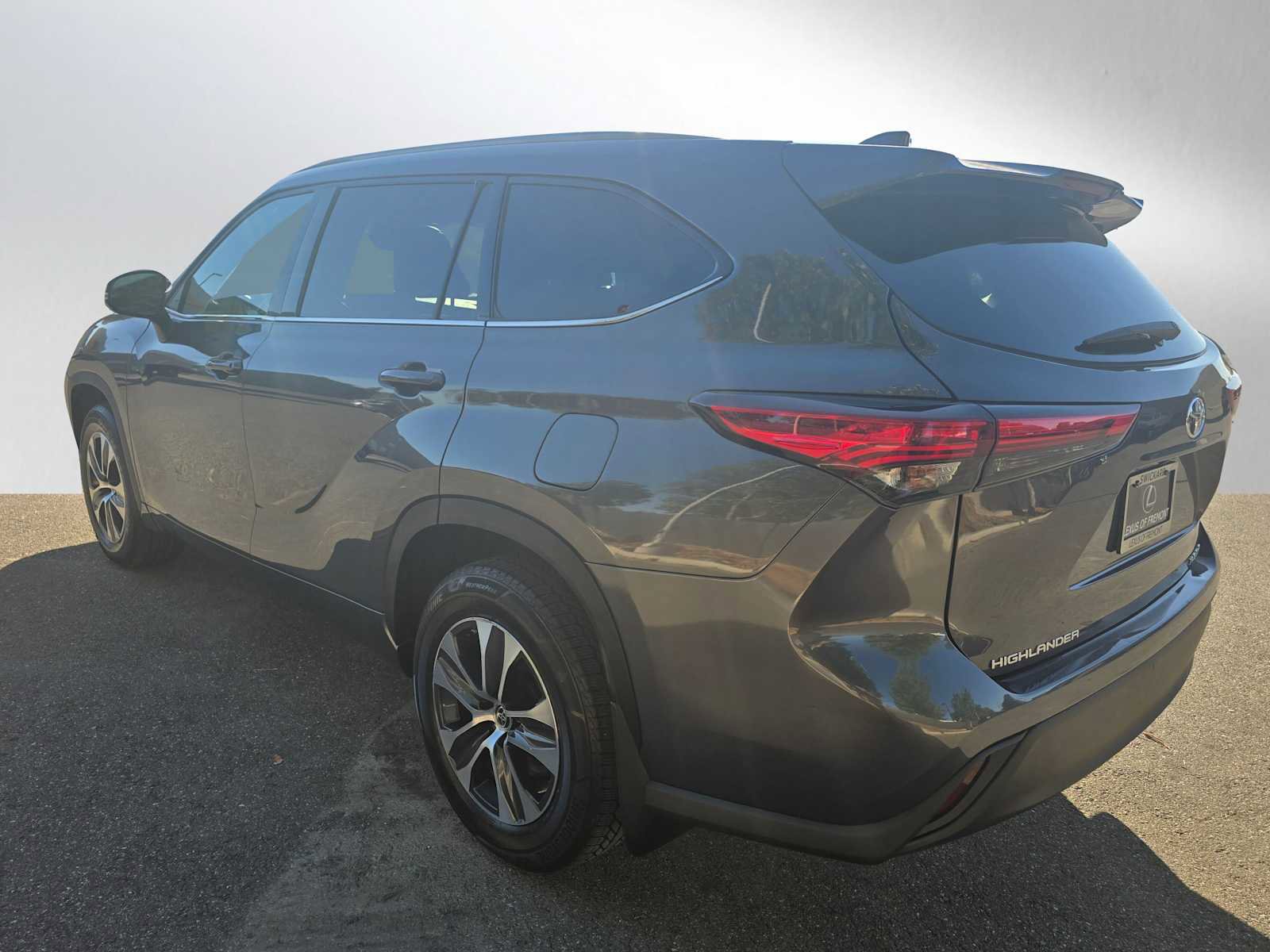 Used 2022 Toyota Highlander XLE image 5