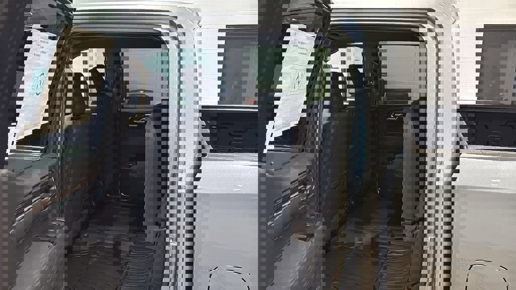 New 2026 GMC Sierra 1500 SLE image 18