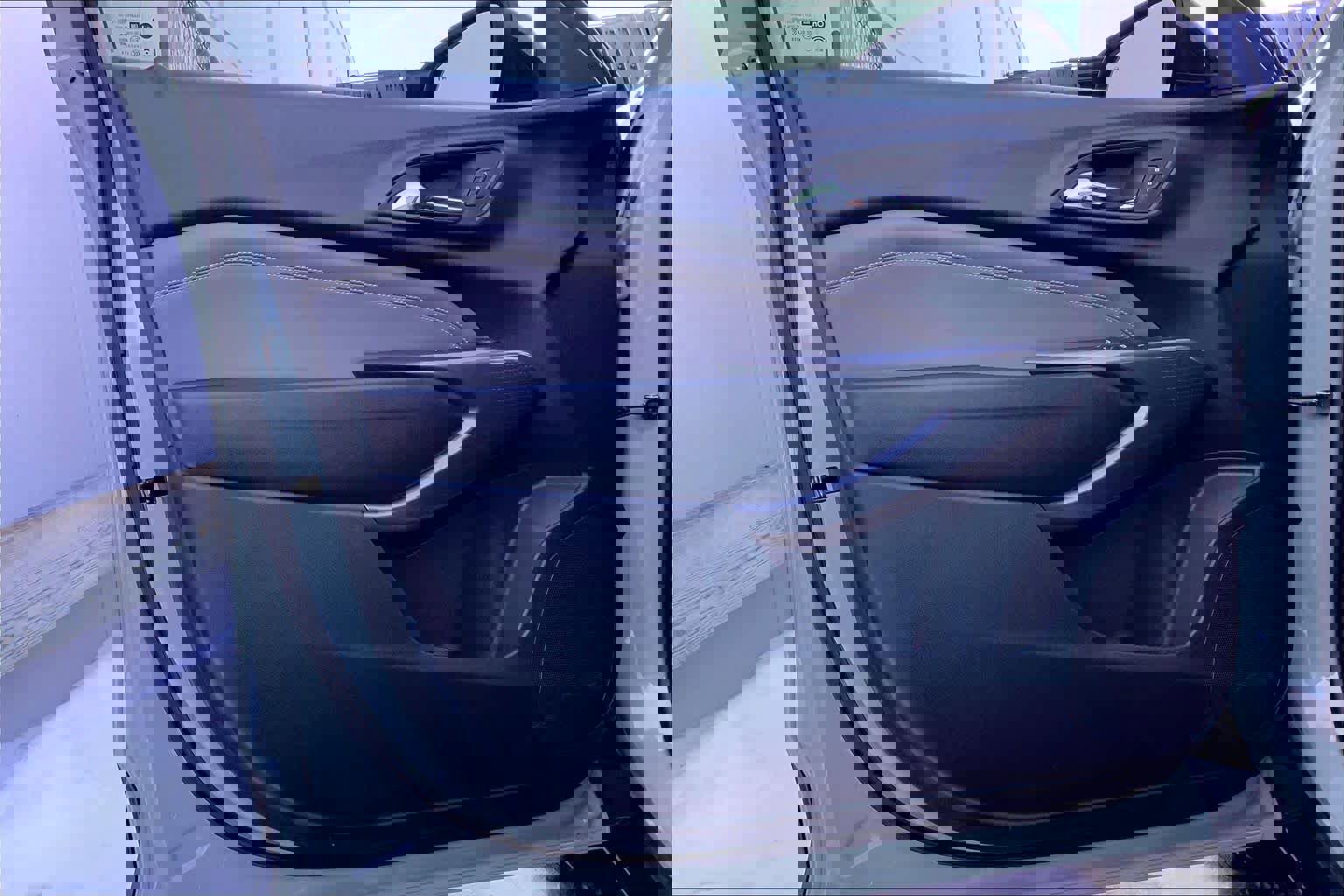 Used 2025 Chevrolet Trax ACTIV w/ Sunroof Package image 22