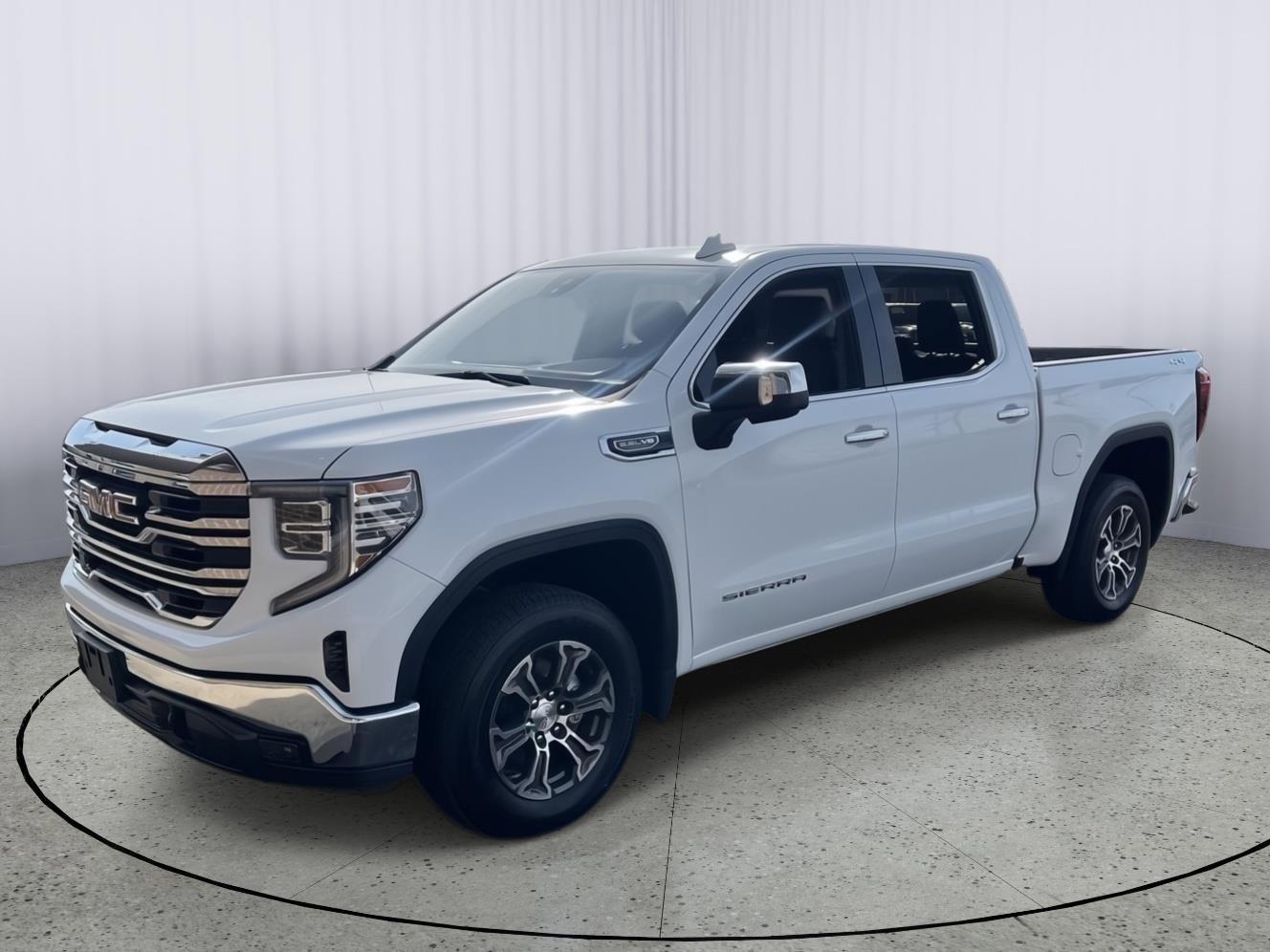 Used 2025 GMC Sierra 1500 SLT image 4