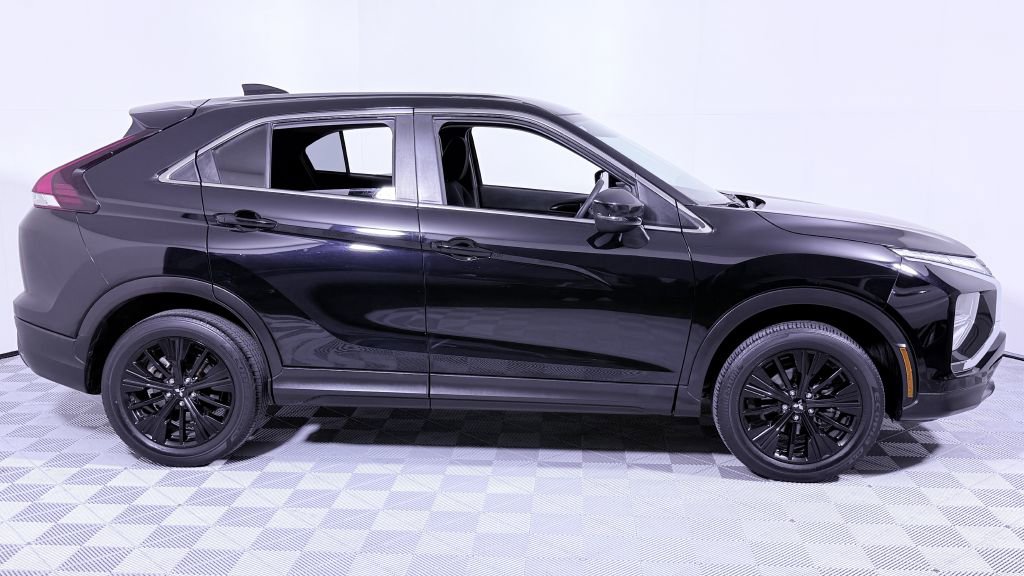 Used 2022 Mitsubishi Eclipse Cross LE image 2