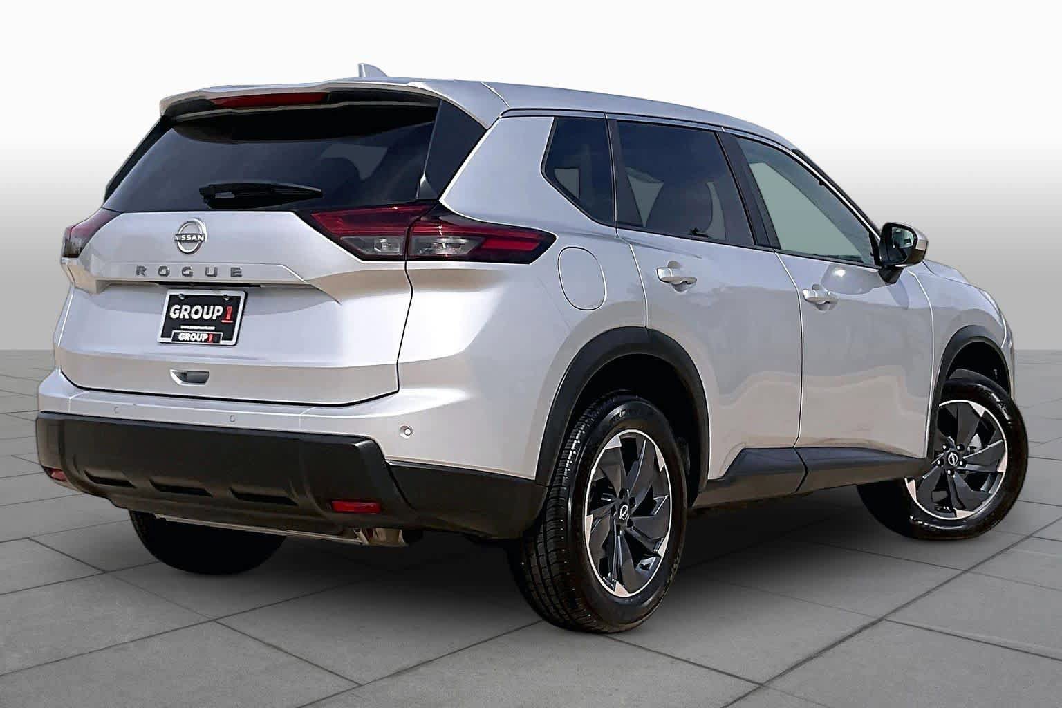 Used 2025 Nissan Rogue SV FWD image 12