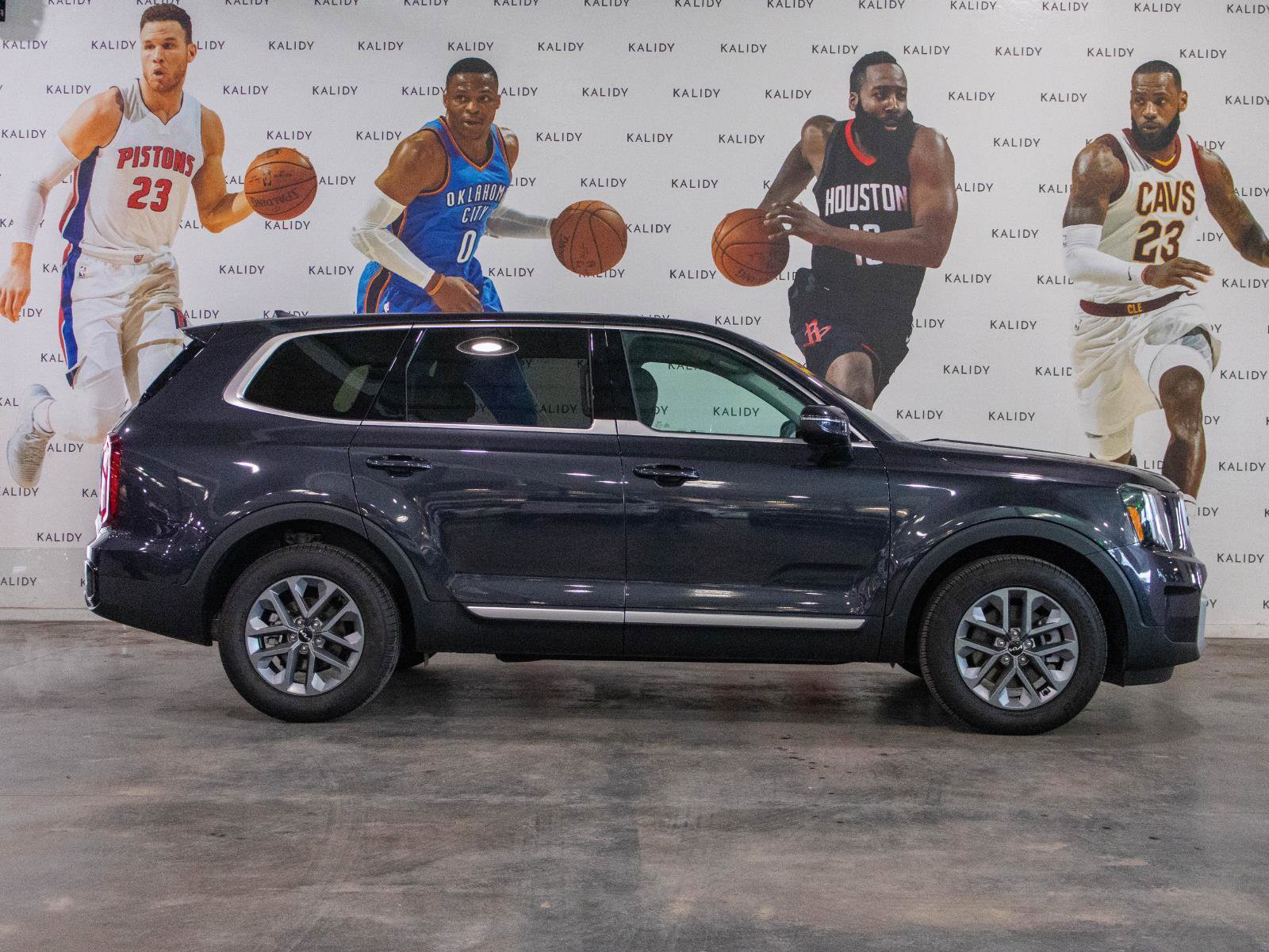 Used 2025 Kia Telluride LX FWD image 18