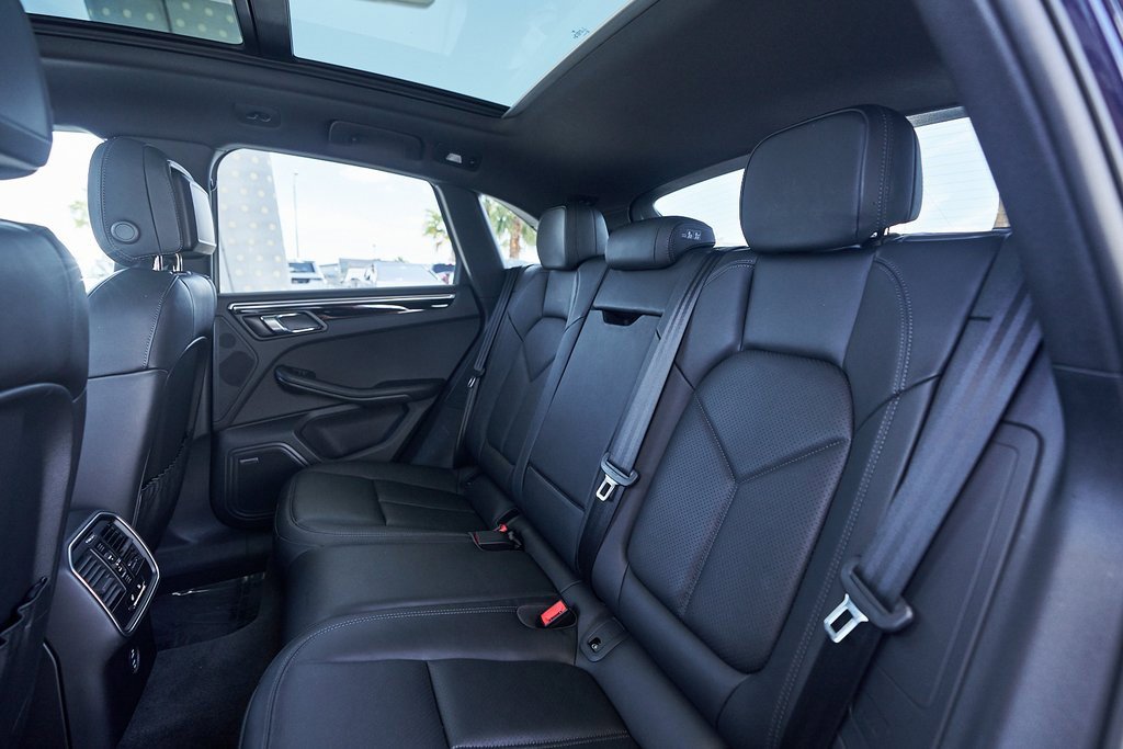 Used 2024 Porsche Macan image 31