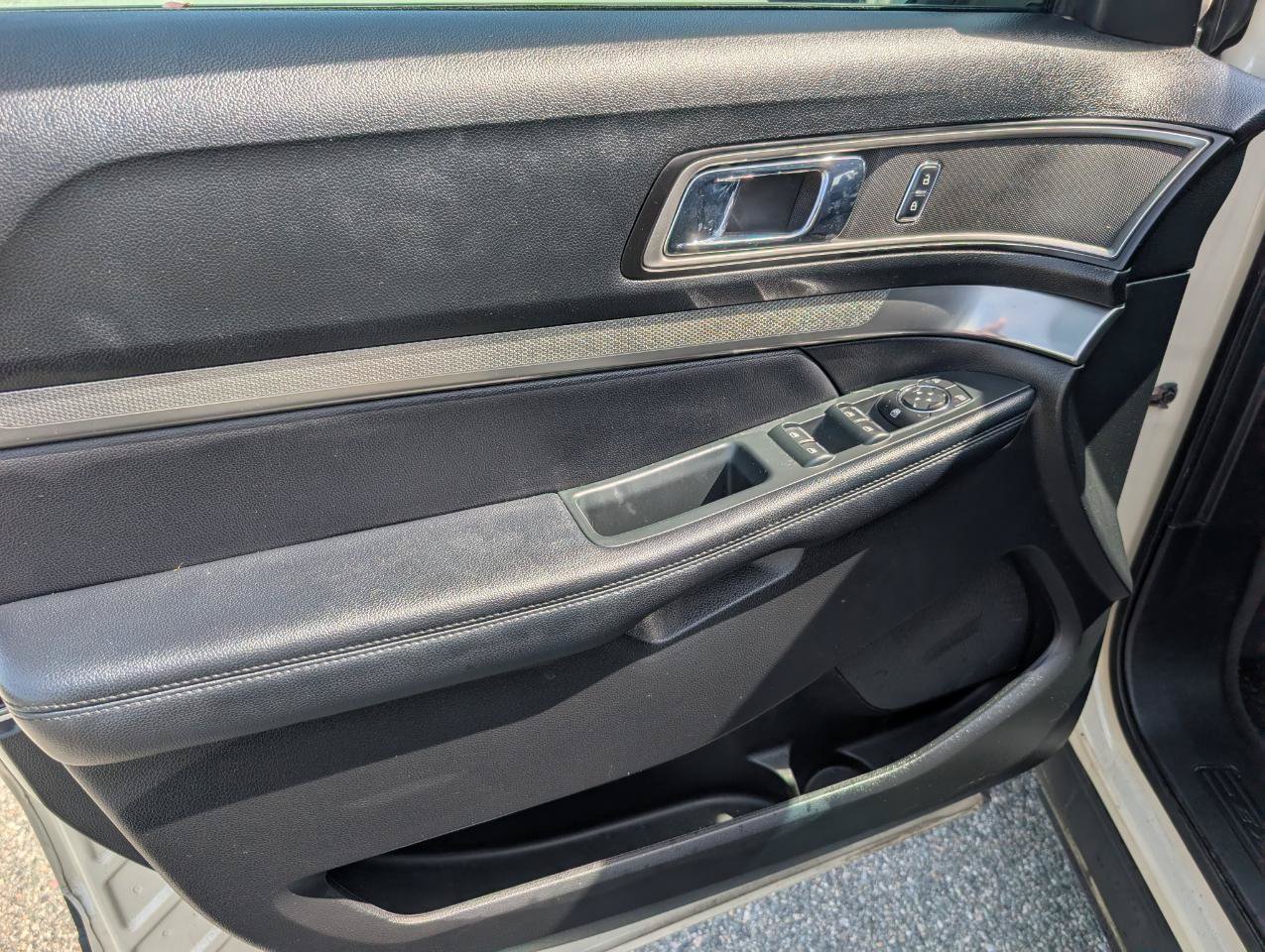 Used 2018 Ford Explorer XLT FWD image 14