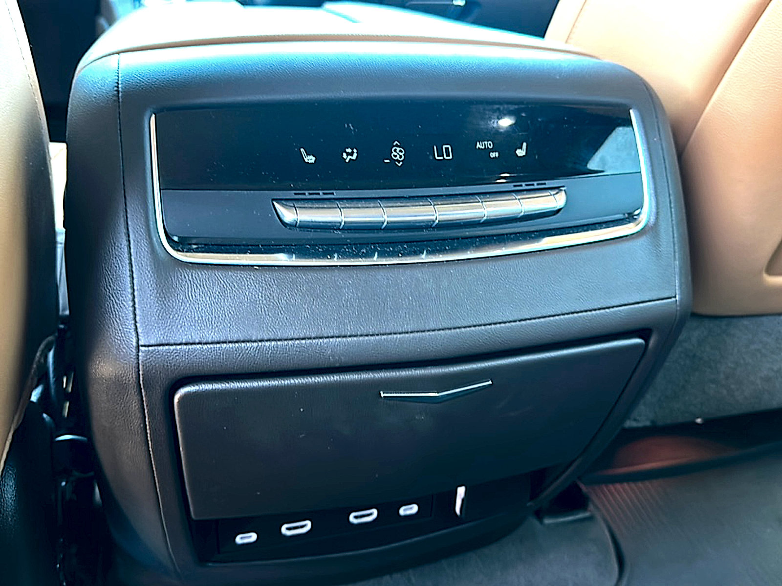 Used 2021 Cadillac Escalade Premium Luxury AWD/4WD image 22