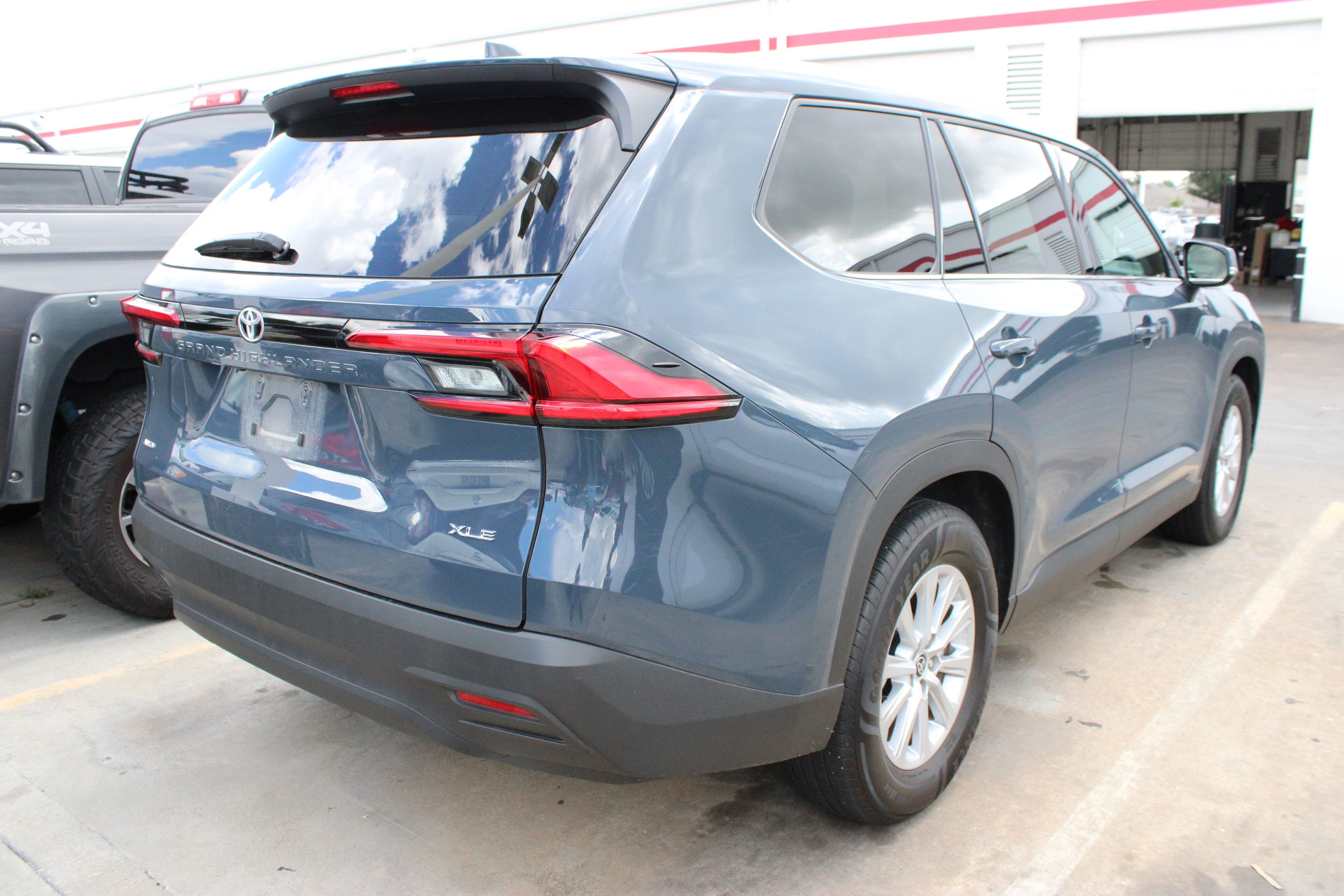 Used 2024 Toyota Grand Highlander AWD image 11
