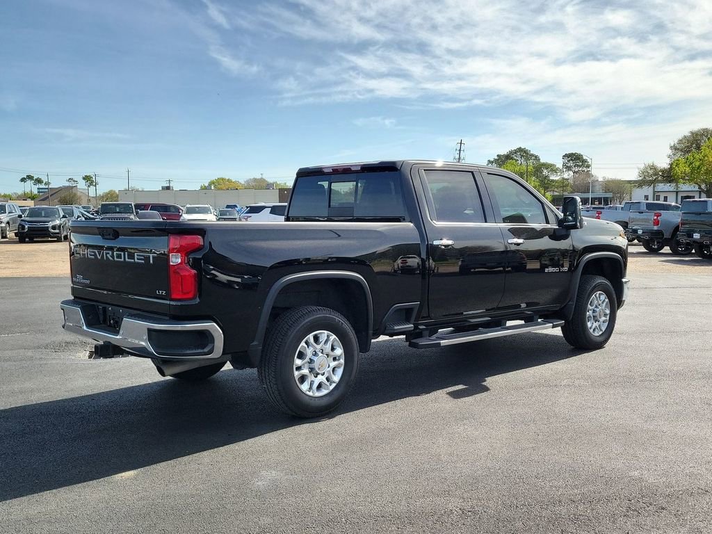 Used 2024 Chevrolet Silverado 2500 LTZ w/ LTZ Convenience Package image 17