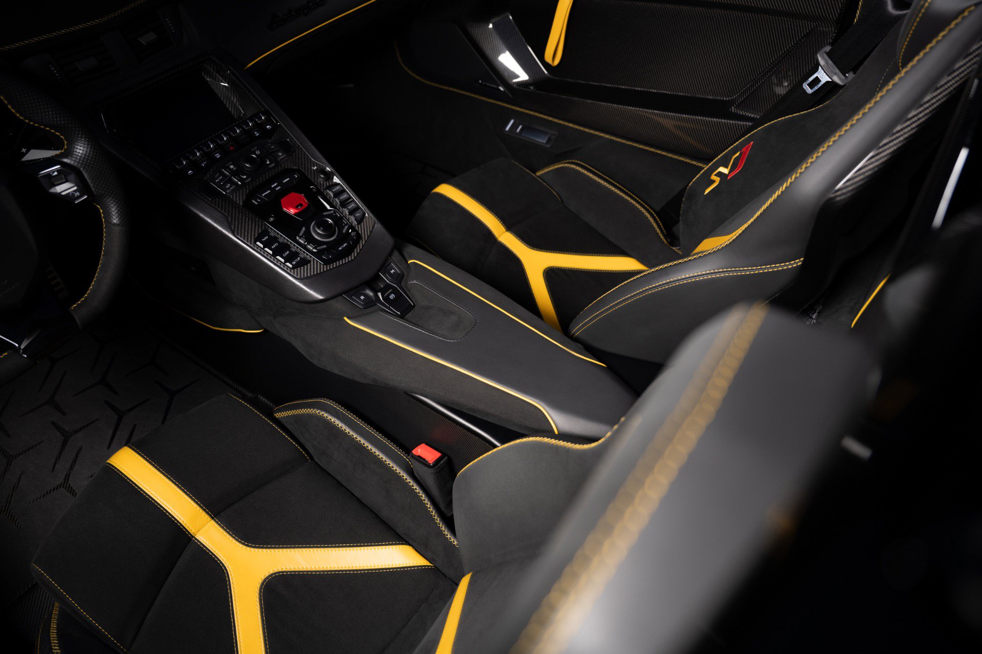 Used 2021 Lamborghini Aventador SVJ AWD/4WD image 32
