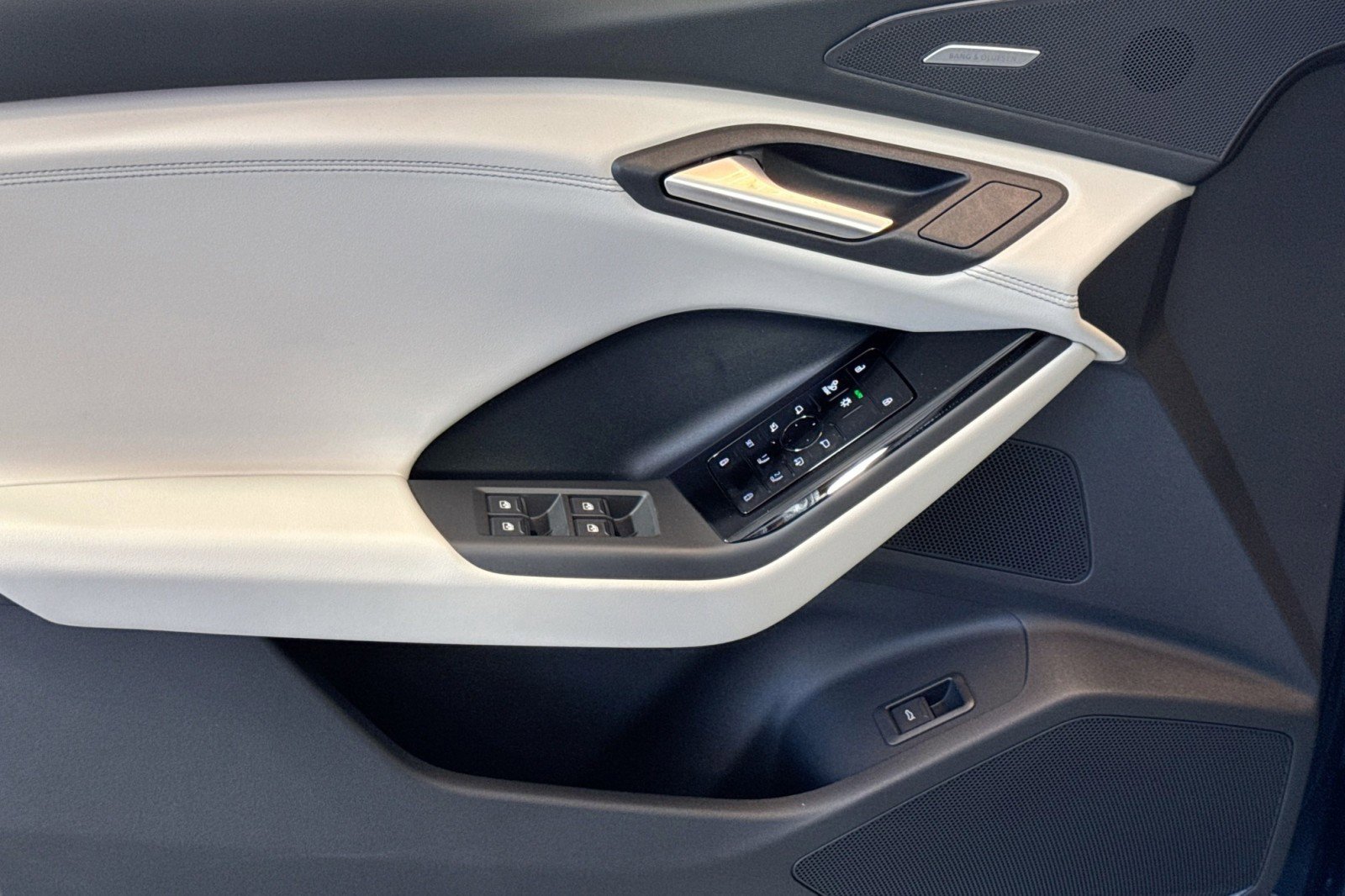 New 2027 Audi Q6 e-tron Prestige AWD/4WD image 15