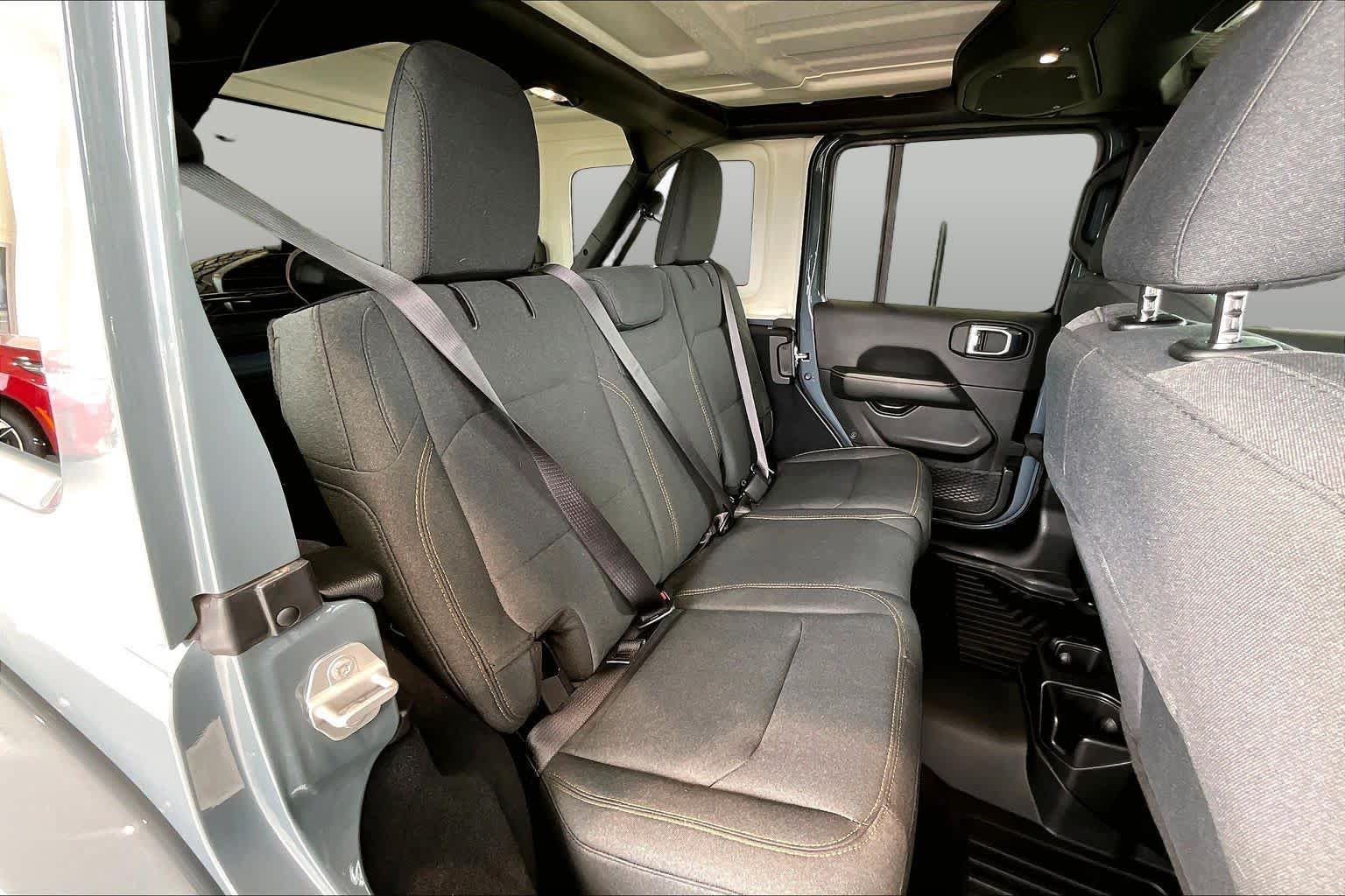 Used 2024 Jeep Wrangler Unlimited Sahara w/ Safety Group AWD/4WD image 21