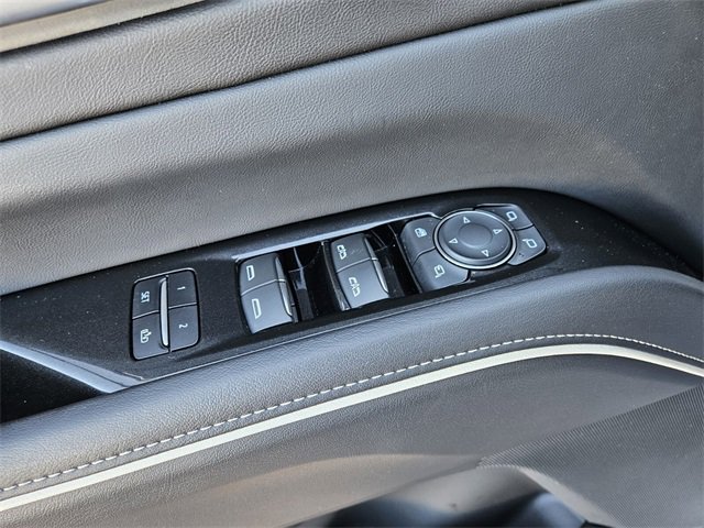 Used 2023 Cadillac Escalade ESV Premium Luxury image 31