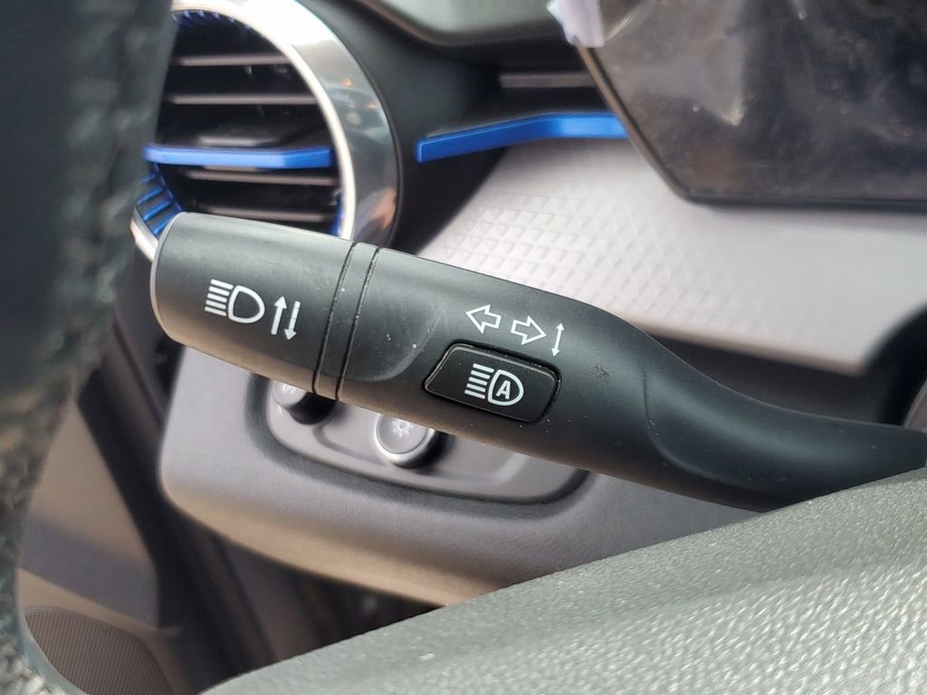 Used 2025 Chevrolet Trax LT w/ Driver Confidence Package image 29