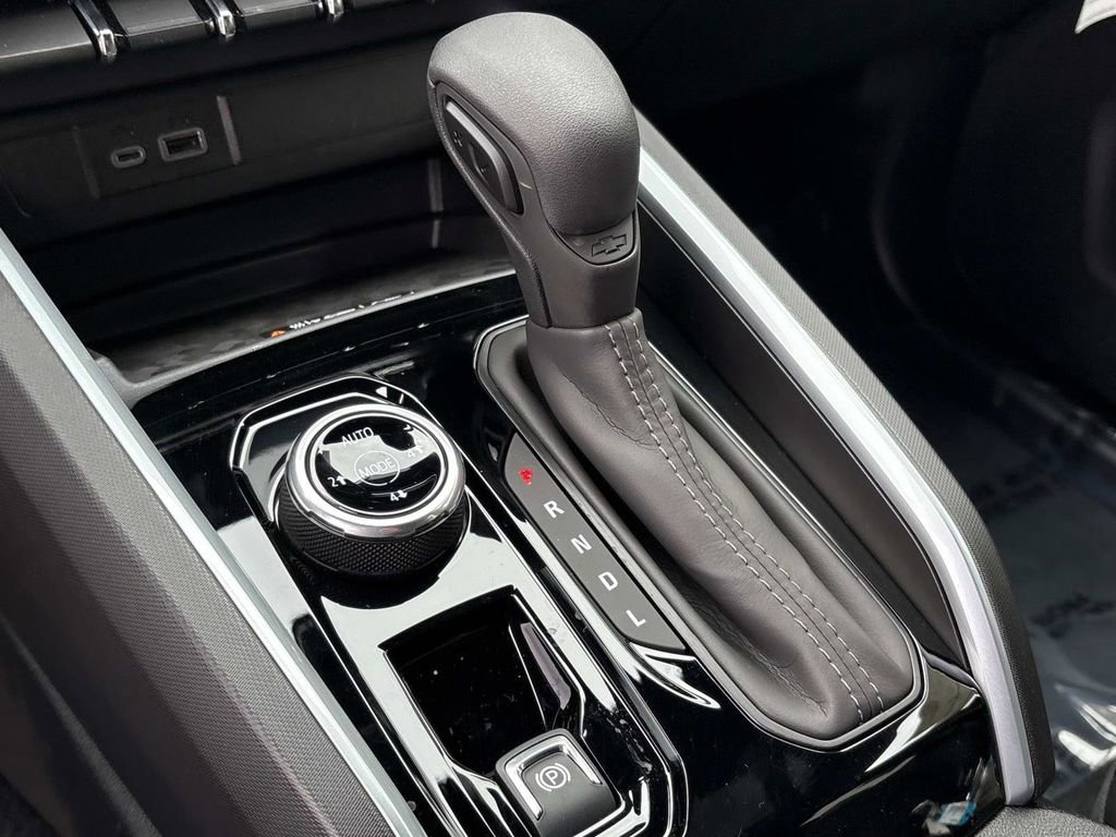 New 2025 Chevrolet Colorado Trail Boss w/ Off-Road Front Bumper Package image 27