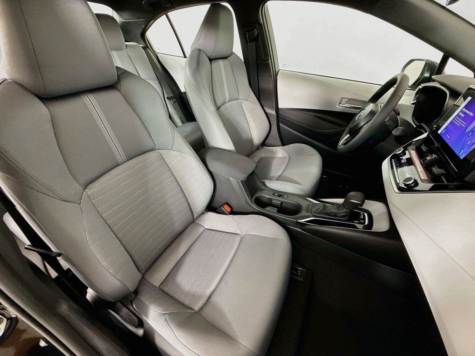 Used 2026 Toyota Corolla SE FWD image 29