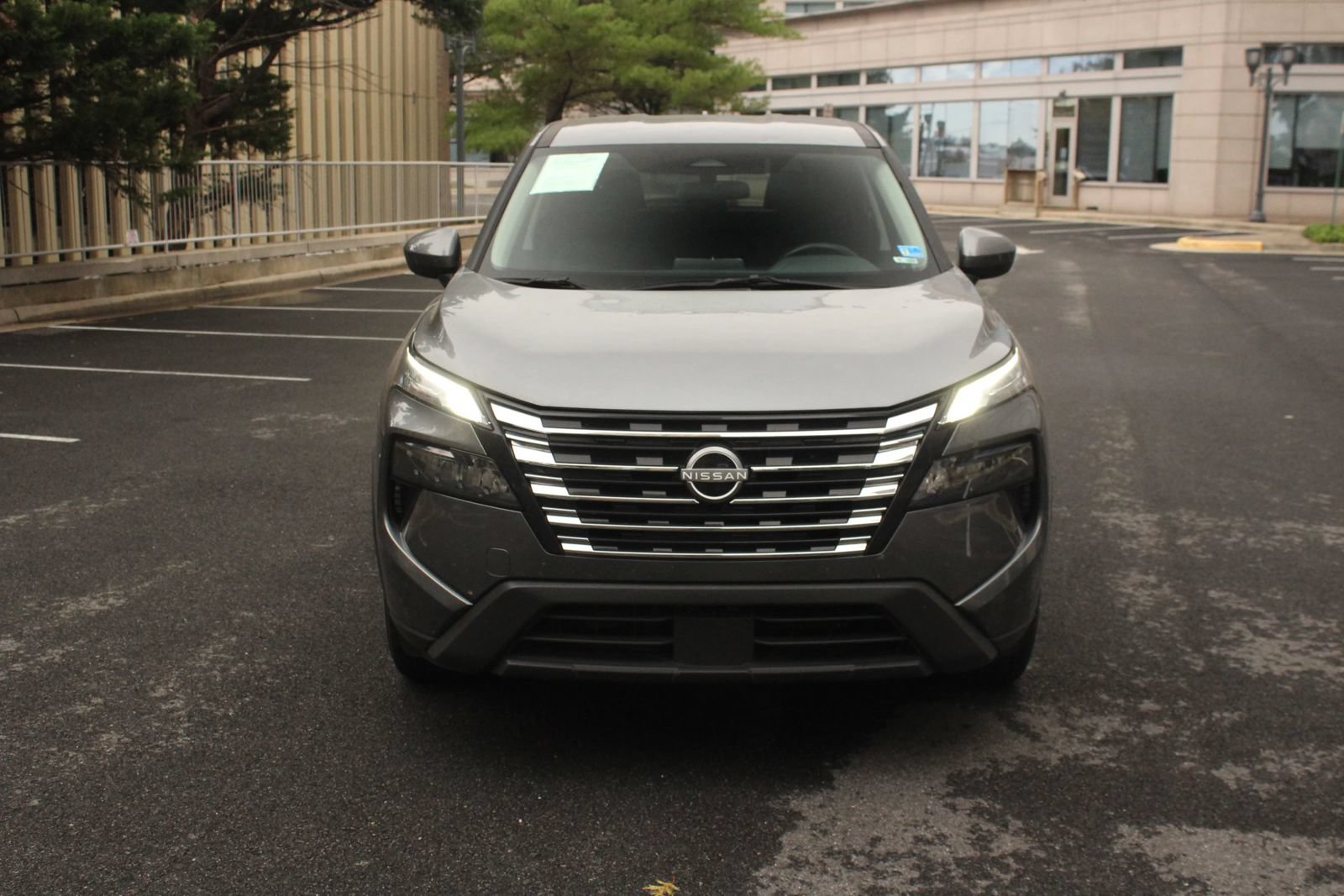 Used 2025 Nissan Rogue SV AWD/4WD image 3