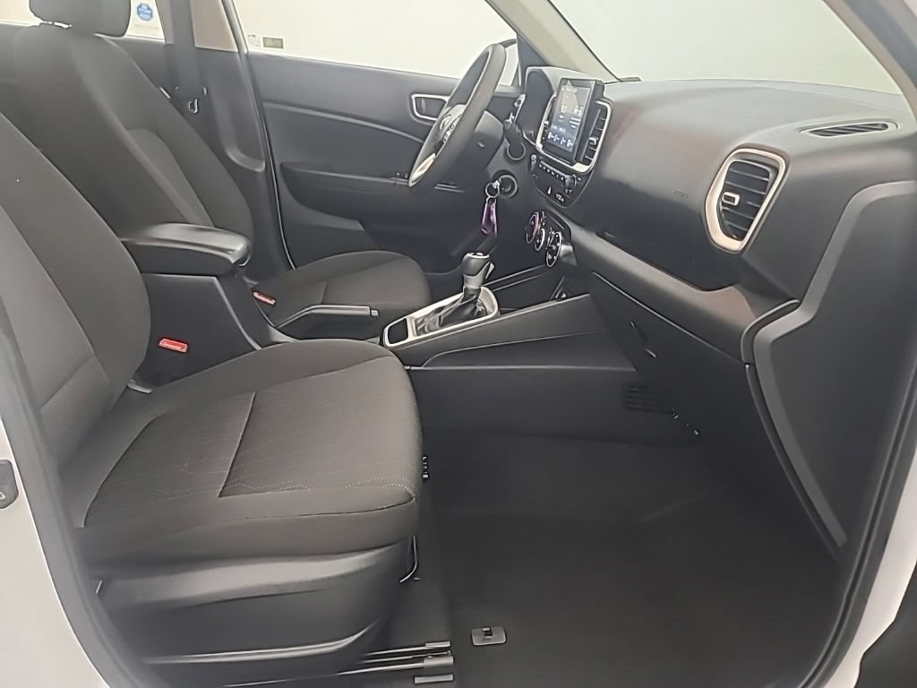 Used 2024 Hyundai Venue SE FWD image 14