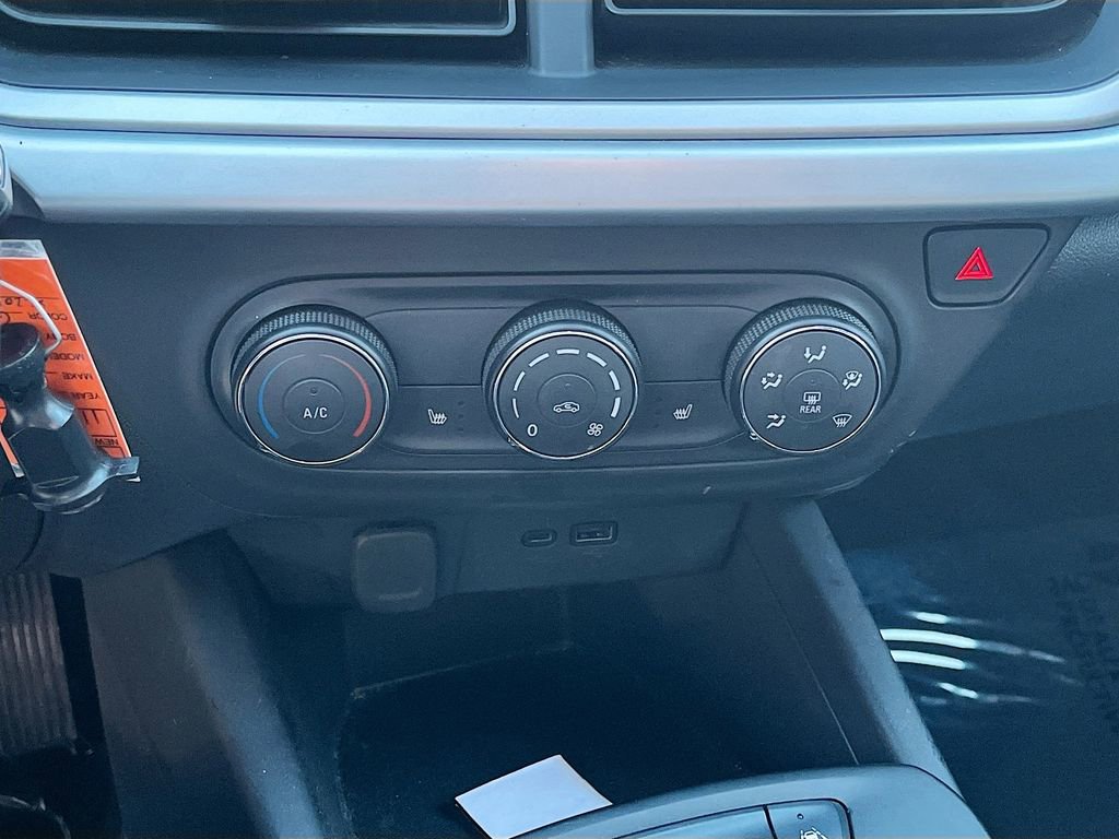 Used 2025 Chevrolet Trax LS w/ LS Convenience Package image 15