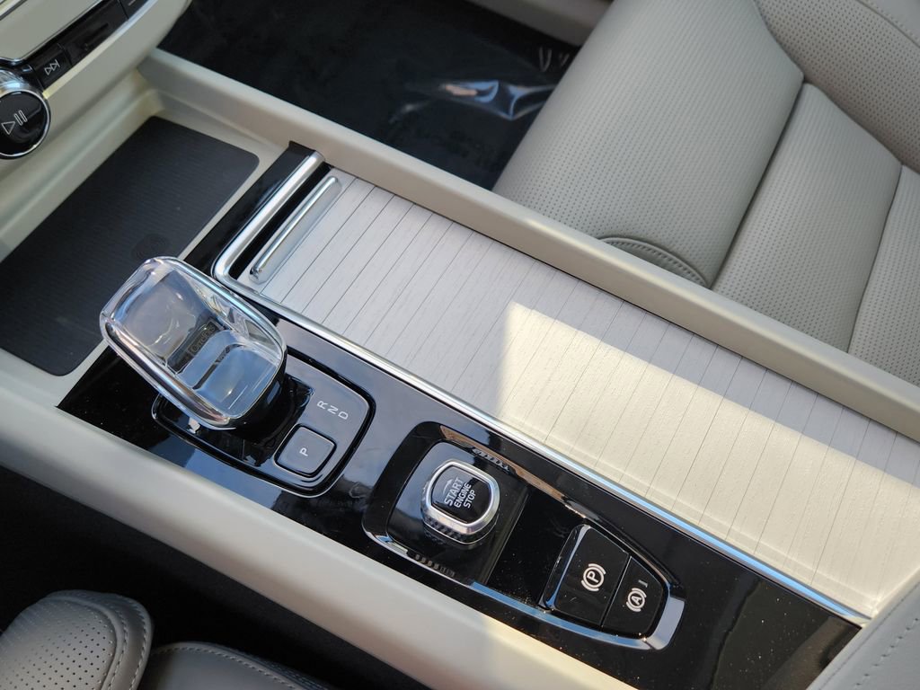 New 2026 Volvo XC60 B5 Ultra w/ Climate Package image 10