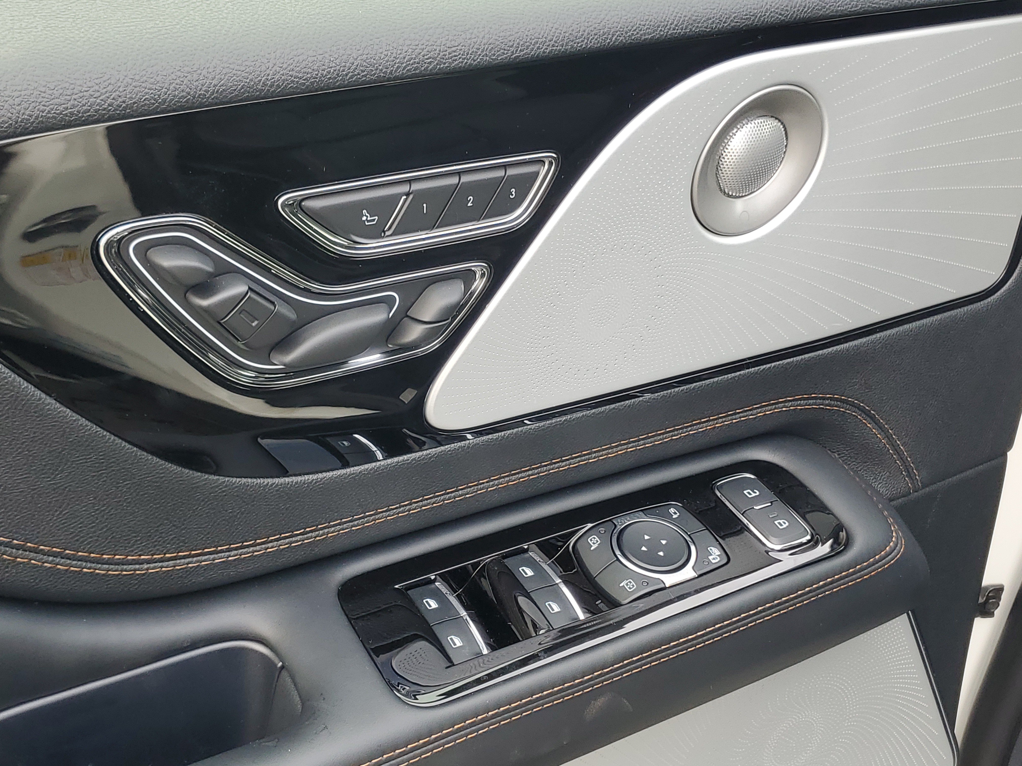 New 2026 Lincoln Aviator Black Label AWD/4WD image 9