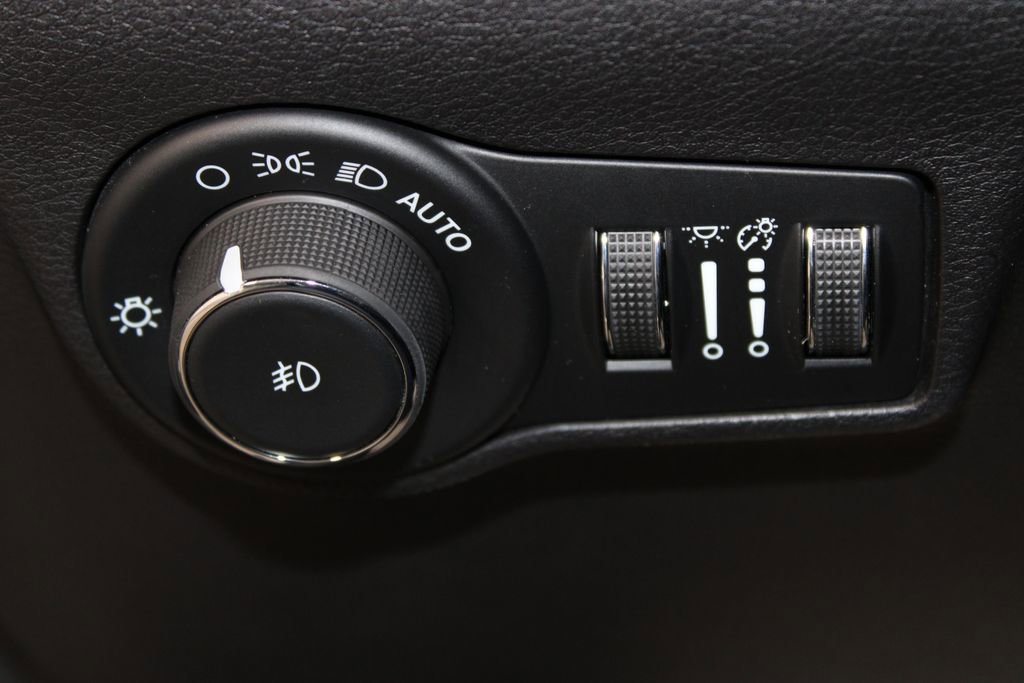 Used 2024 Jeep Compass Limited image 34