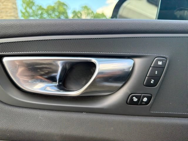 Used 2025 Volvo XC60 B5 Plus AWD/4WD image 27