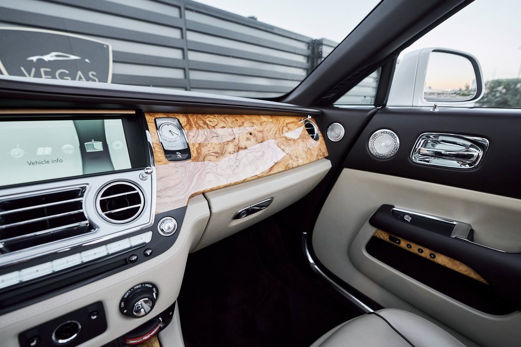 Used 2017 Rolls-Royce Dawn image 67