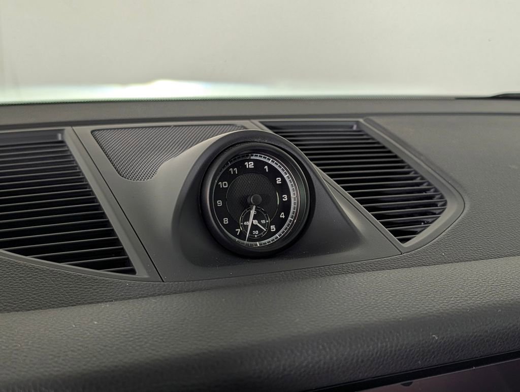 New 2026 Porsche Macan image 33