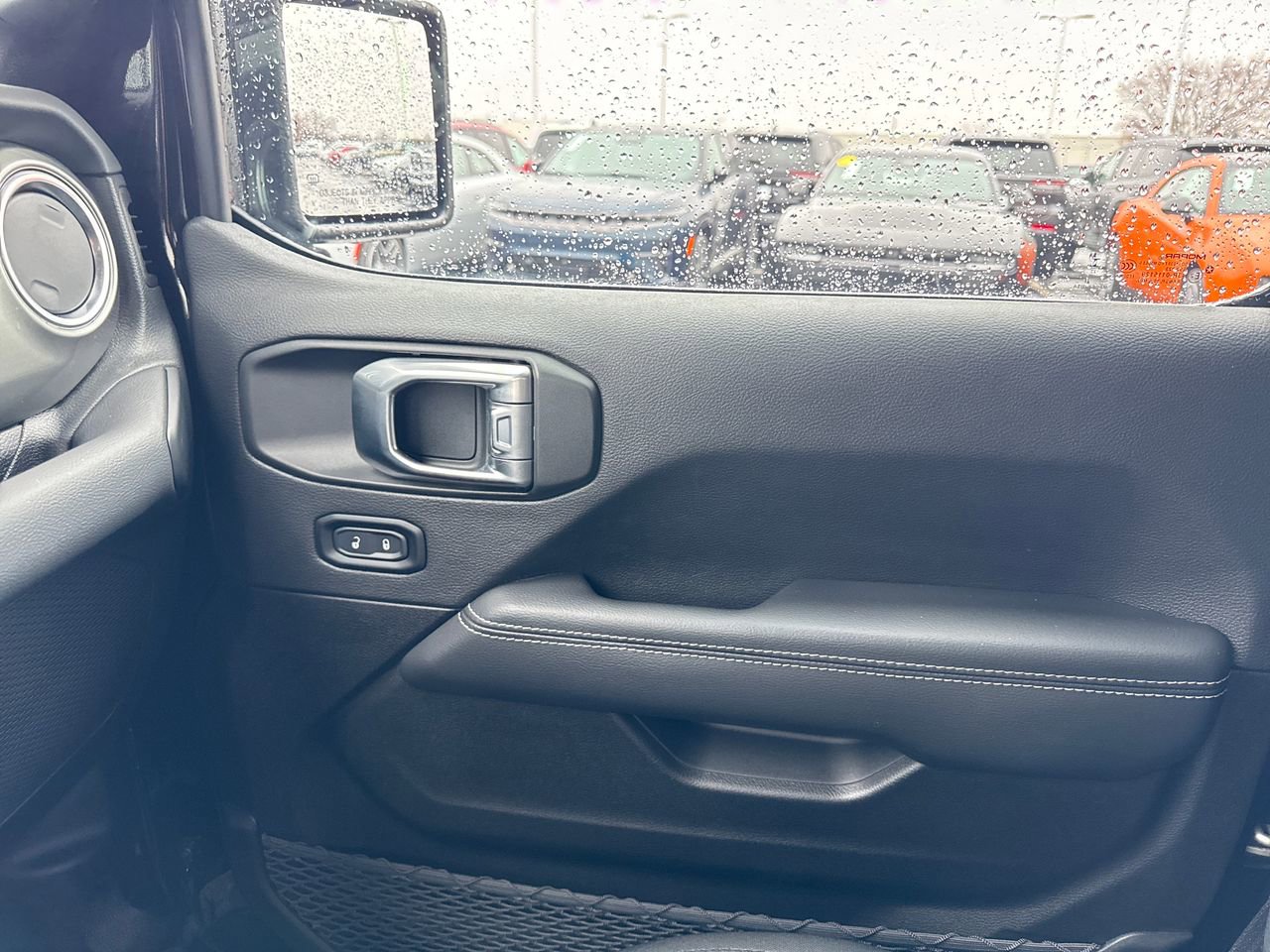 Used 2023 Jeep Wrangler Sahara w/ Cold Weather Group image 21