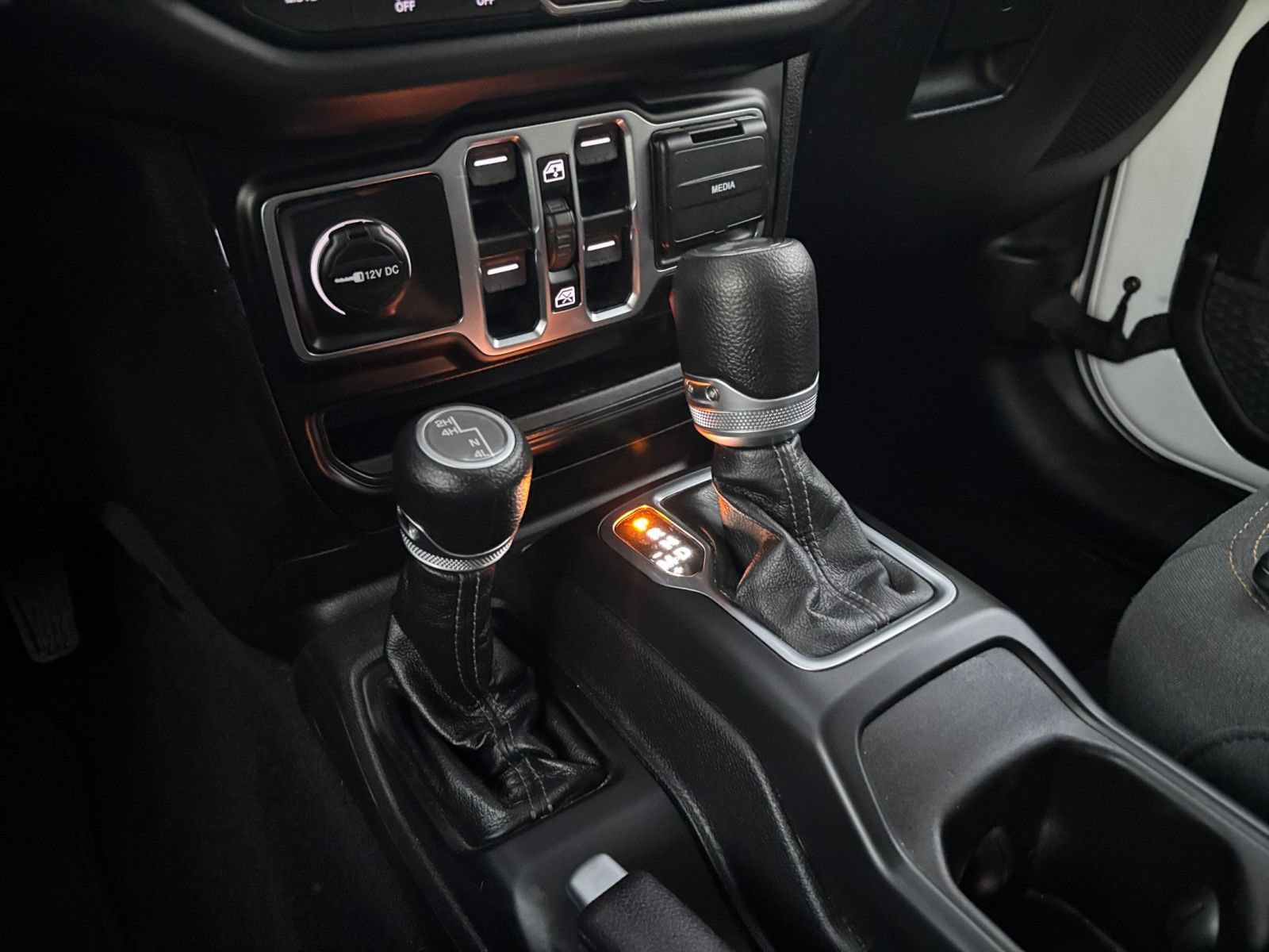 Used 2025 Jeep Wrangler Unlimited Sahara AWD/4WD image 38