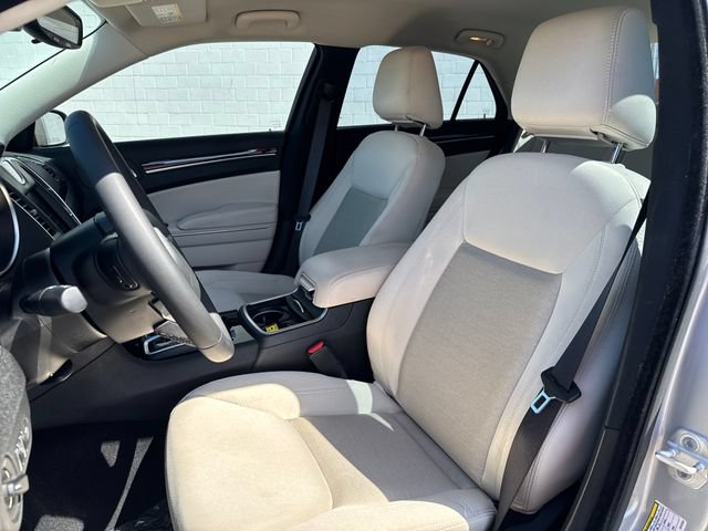 Used 2023 Chrysler 300 Touring w/ Sport Appearance Package RWD image 9