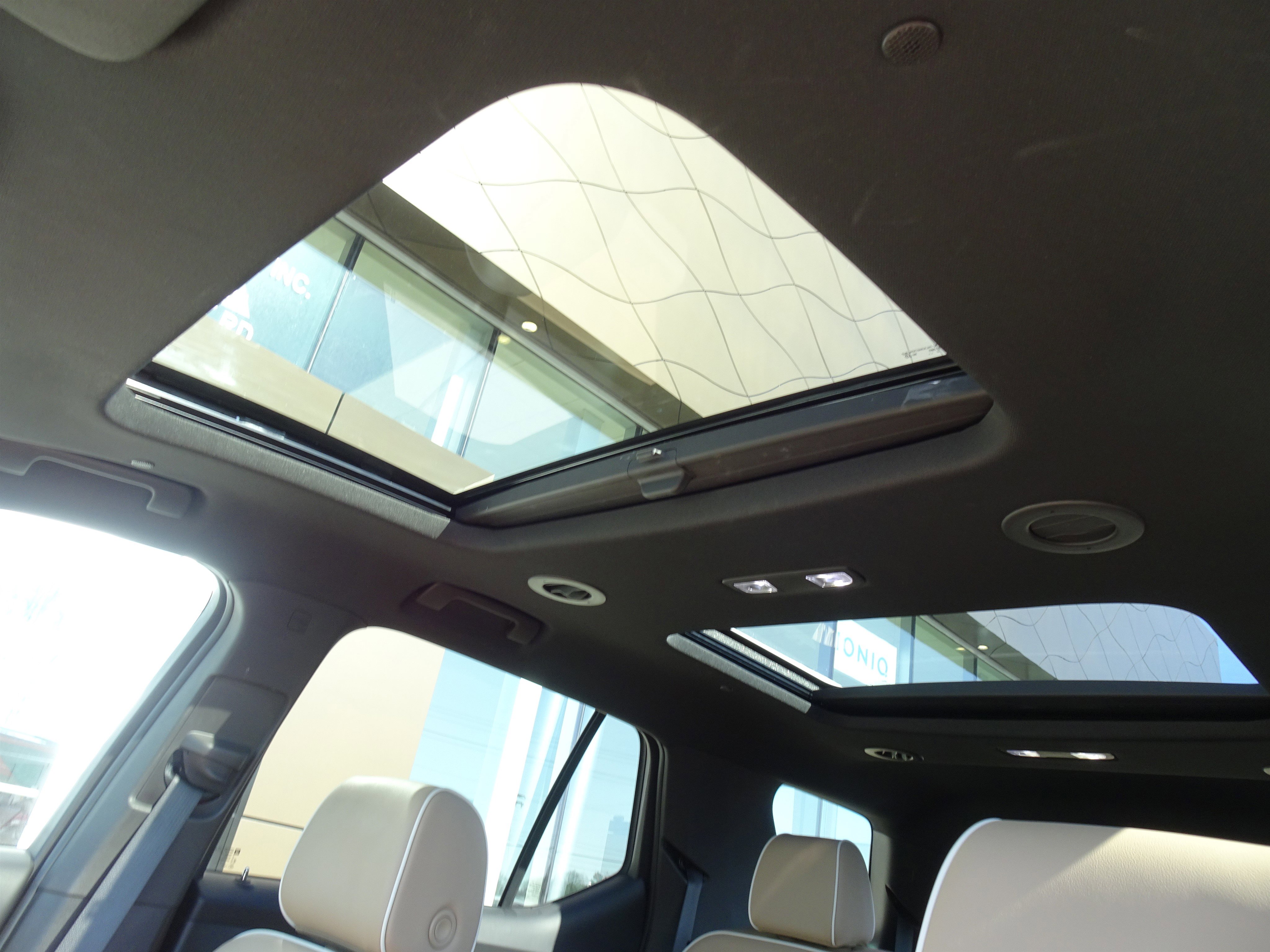 Used 2023 Chevrolet Traverse Premier w/ LPO, Floor Liner Package FWD image 12