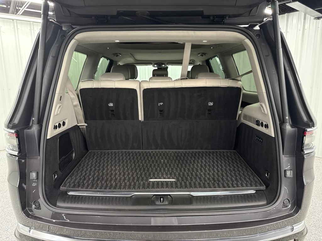 Used 2022 Jeep Grand Wagoneer Series I w/ Flexible Seating Group AWD/4WD image 8
