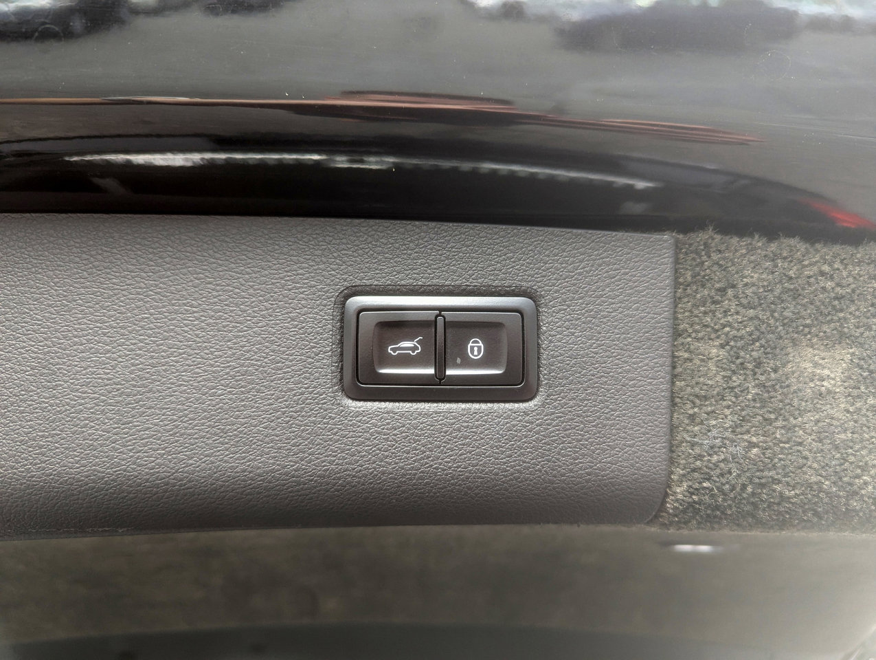 Used 2018 Bentley Bentayga Mulliner image 64