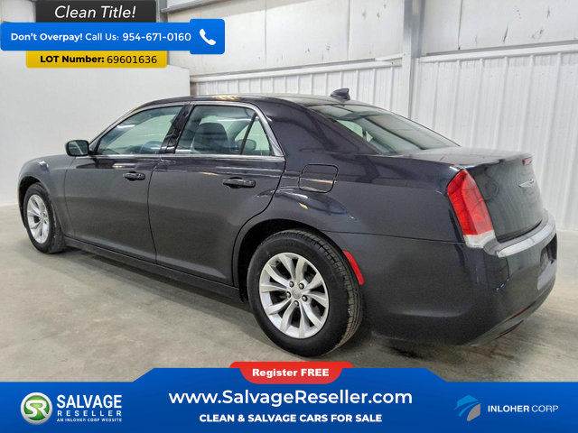 Used 2015 Chrysler 300 Limited RWD image 3