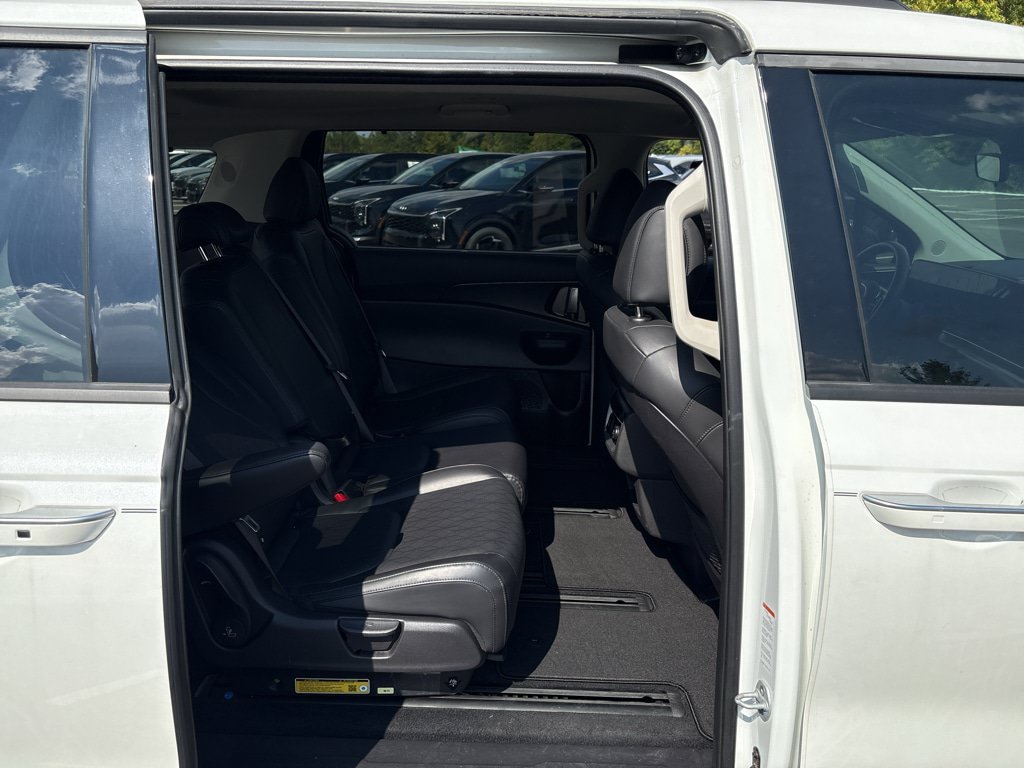 Used 2025 Kia Carnival SX w/ SX Dark Edition Package FWD image 29