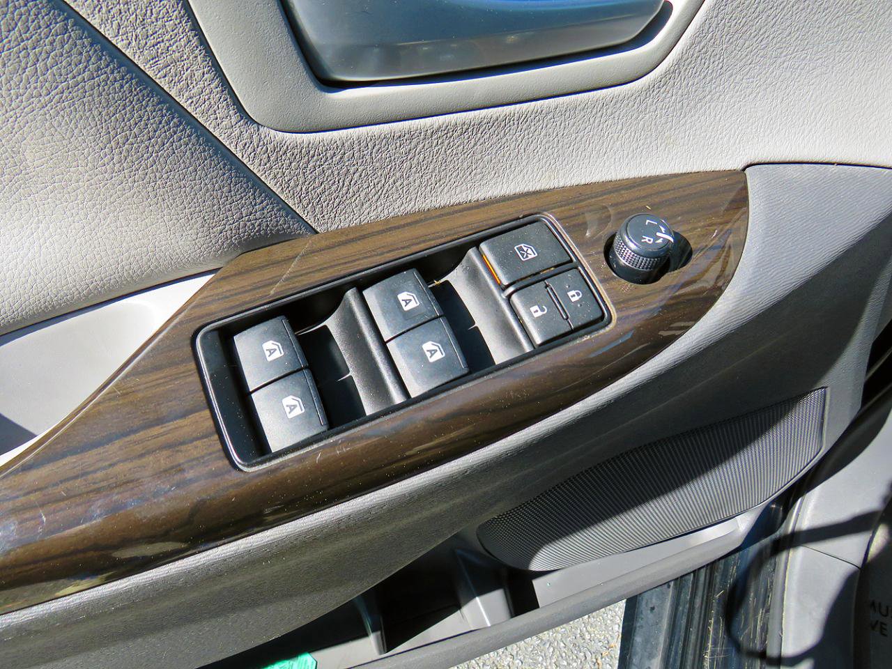 Used 2019 Toyota Sienna XLE FWD image 24