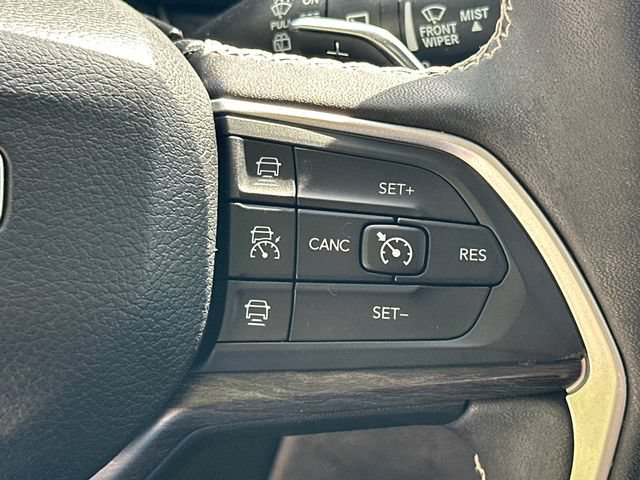 Used 2023 Jeep Grand Cherokee L Limited AWD/4WD image 35