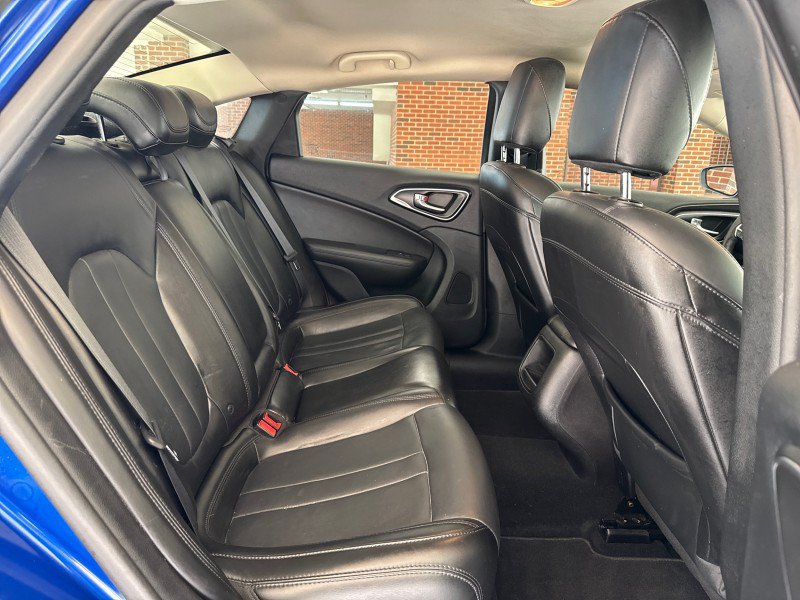 Used 2017 Chrysler 200 Limited Platinum FWD image 27