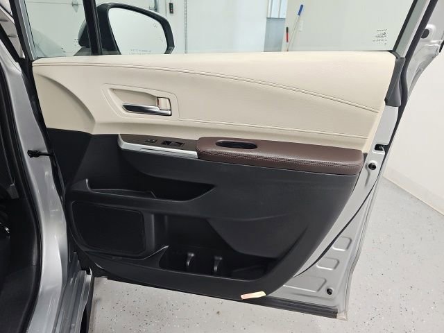 Certified 2022 Toyota Sienna Platinum FWD image 37