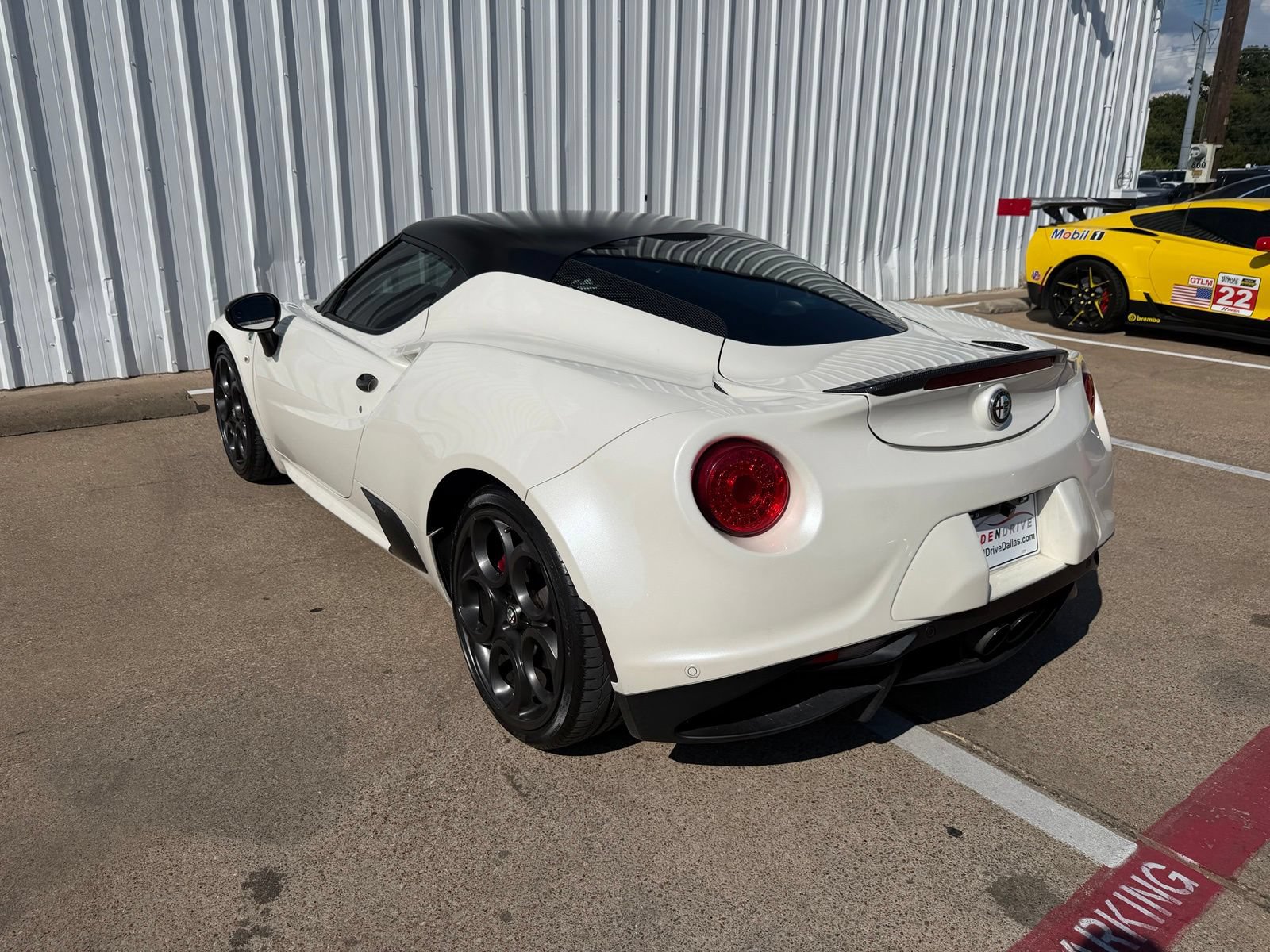 Used 2016 Alfa Romeo 4C Coupe w/ Coupe Track Package 1 RWD image 4