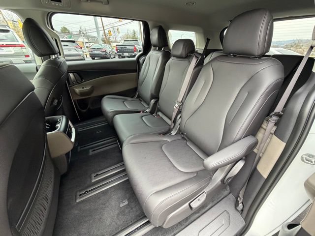 Used 2026 Kia Carnival LXS FWD image 10