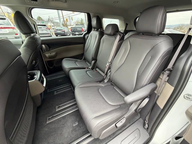 Used 2026 Kia Carnival LXS image 10