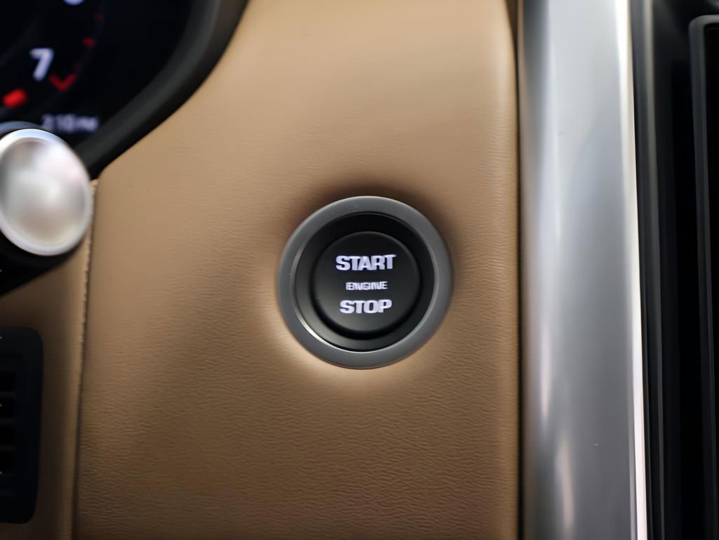 Certified 2025 Land Rover Discovery Metropolitan Edition image 55