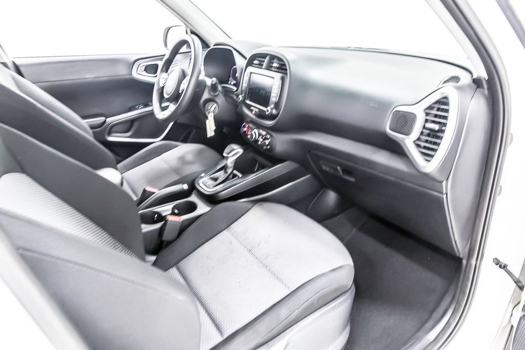 Used 2024 Kia Soul LX w/ Option Group 015 FWD image 31