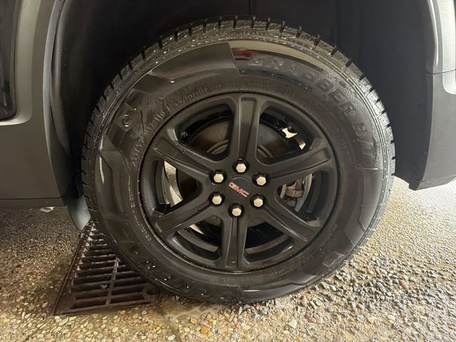 Certified 2022 GMC Acadia AT4 w/ Technology Package image 10