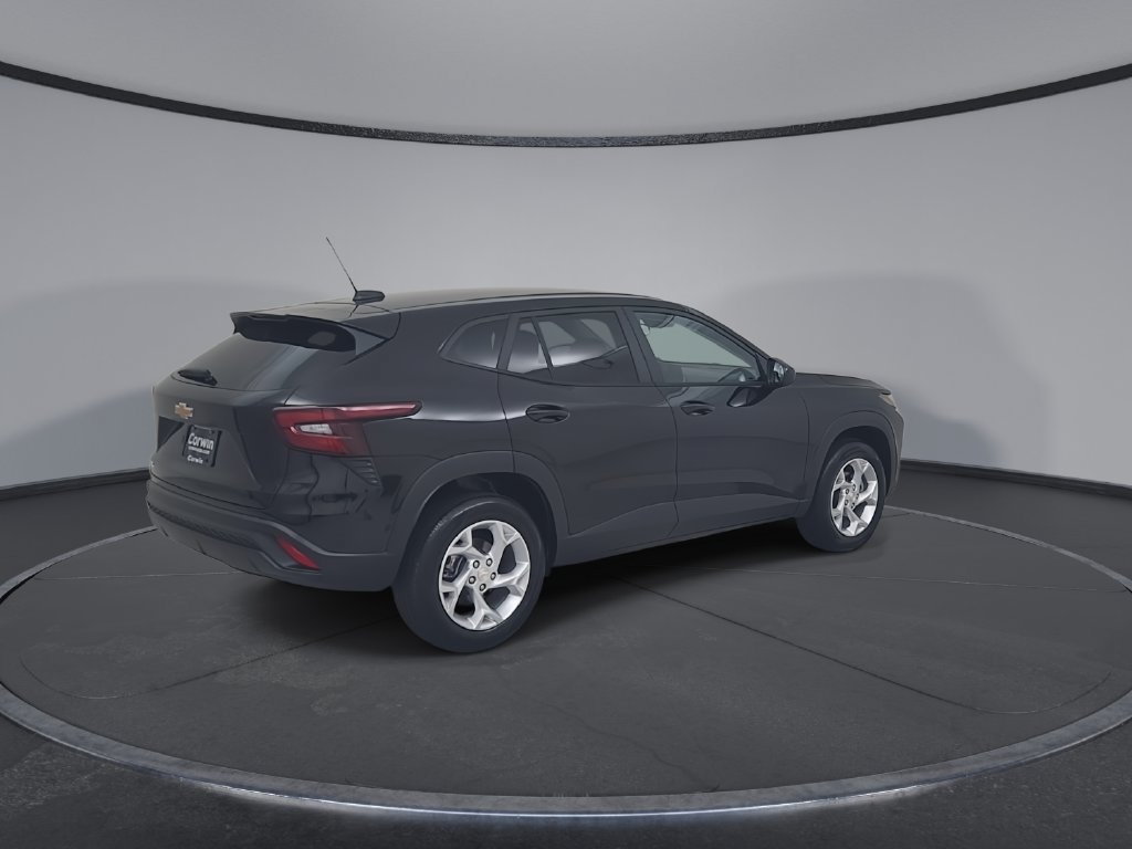 Used 2026 Chevrolet Trax LS w/ LS Convenience Package FWD image 16