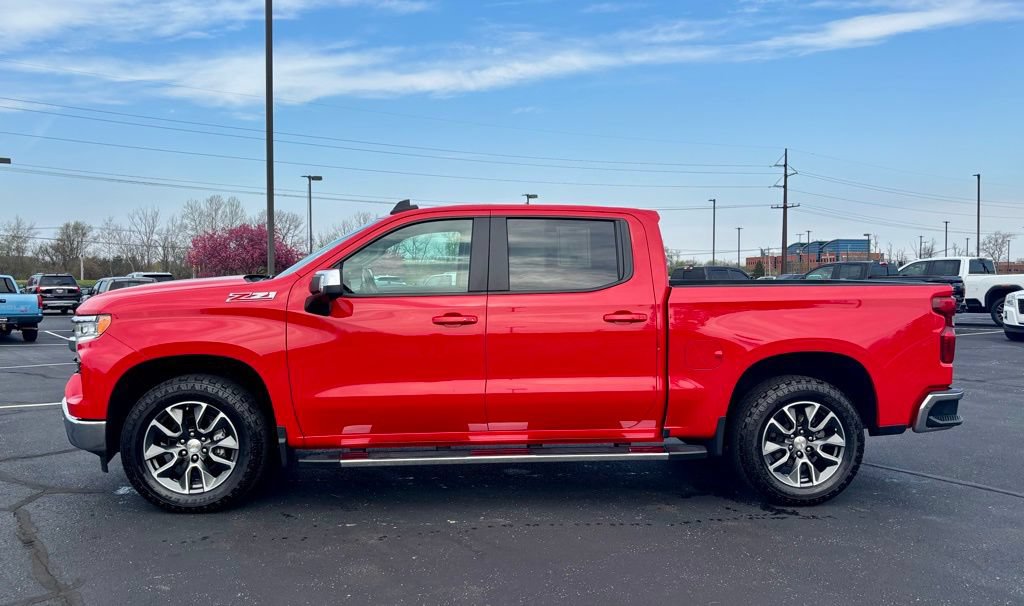 Used 2024 Chevrolet Silverado 1500 LT AWD/4WD image 6