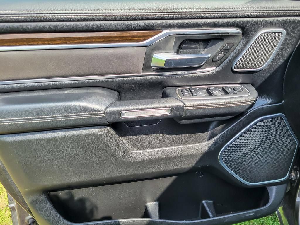 Used 2022 RAM 1500 Laramie AWD/4WD image 17
